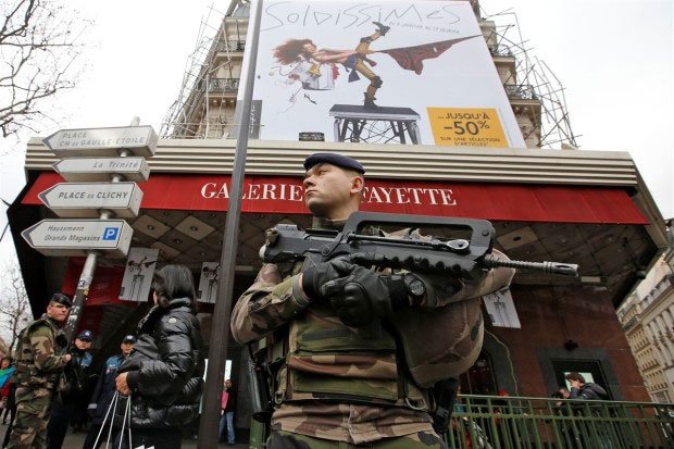 Terrorismo em França: sete detidos este mês e turismo em queda livre